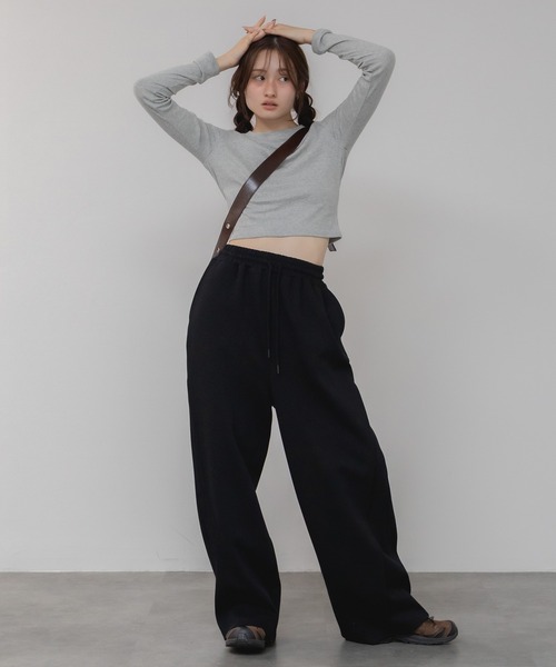 HEILIS(ヘイリス)の「コンパクトロングTシャツ / ロンT クロップド コンパクト カットソー Tシャツ 長袖 ロングスリーブ 短丈 ホワイト ブラック グレー 韓国 春服 夏服 秋服 冬服 カジュアル モード シティガール ノームコア スポーティ シンプル(Tシャツ/カットソー・レディース・ブラック/ホワイト/グレー・FREE)」の21枚目の写真