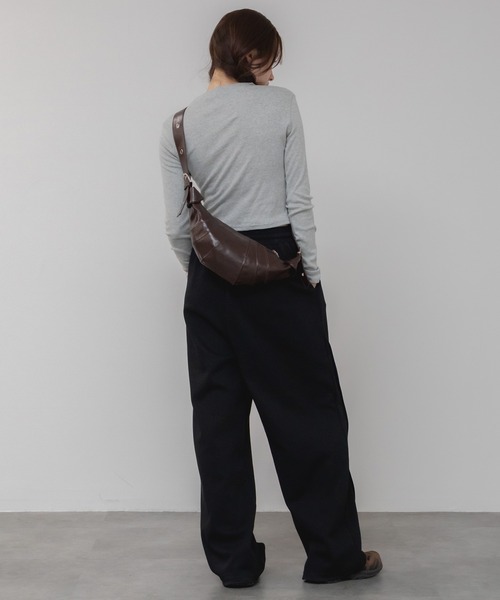 HEILIS(ヘイリス)の「コンパクトロングTシャツ / ロンT クロップド コンパクト カットソー Tシャツ 長袖 ロングスリーブ 短丈 ホワイト ブラック グレー 韓国 春服 夏服 秋服 冬服 カジュアル モード シティガール ノームコア スポーティ シンプル(Tシャツ/カットソー・レディース・ブラック/ホワイト/グレー・FREE)」の22枚目の写真