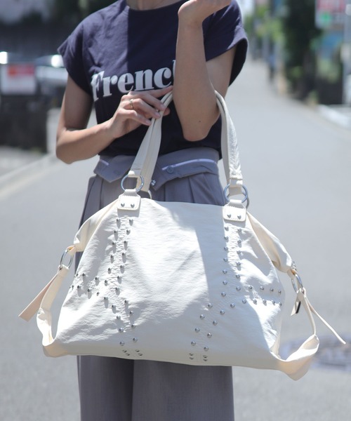 florist（フローリスト）の「【A4収納・軽い◎】スタッズラインボストンバッグ/ショルダーバッグ（ボストンバッグ・レディース・ベージュ/モカ/ブラック/オフホワイト/グリーン・FREE）」の11枚目の写真