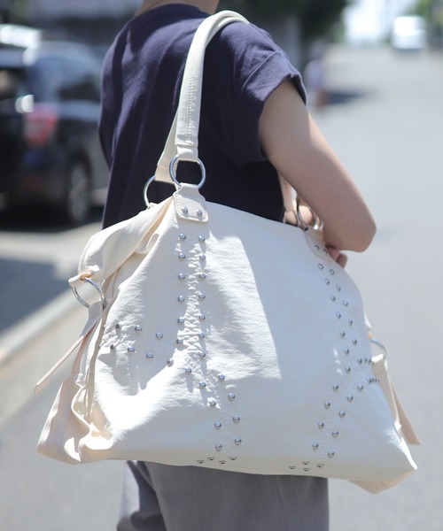 florist（フローリスト）の「【A4収納・軽い◎】スタッズラインボストンバッグ/ショルダーバッグ（ボストンバッグ・レディース・ベージュ/モカ/ブラック/オフホワイト/グリーン・FREE）」の10枚目の写真