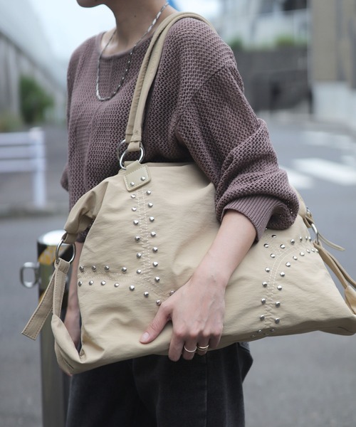 florist（フローリスト）の「【A4収納・軽い◎】スタッズラインボストンバッグ/ショルダーバッグ（ボストンバッグ・レディース・ベージュ/モカ/ブラック/オフホワイト/グリーン・FREE）」の12枚目の写真