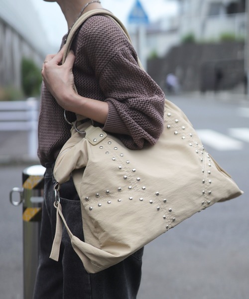 florist（フローリスト）の「【A4収納・軽い◎】スタッズラインボストンバッグ/ショルダーバッグ（ボストンバッグ・レディース・ベージュ/モカ/ブラック/オフホワイト/グリーン・FREE）」の13枚目の写真