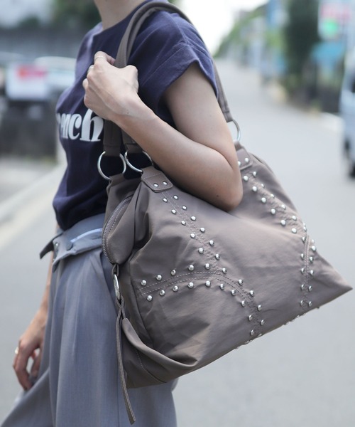 florist（フローリスト）の「【A4収納・軽い◎】スタッズラインボストンバッグ/ショルダーバッグ（ボストンバッグ・レディース・ベージュ/モカ/ブラック/オフホワイト/グリーン・FREE）」の16枚目の写真