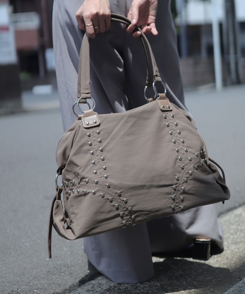 florist（フローリスト）の「【A4収納・軽い◎】スタッズラインボストンバッグ/ショルダーバッグ（ボストンバッグ・レディース・ベージュ/モカ/ブラック/オフホワイト/グリーン・FREE）」の19枚目の写真