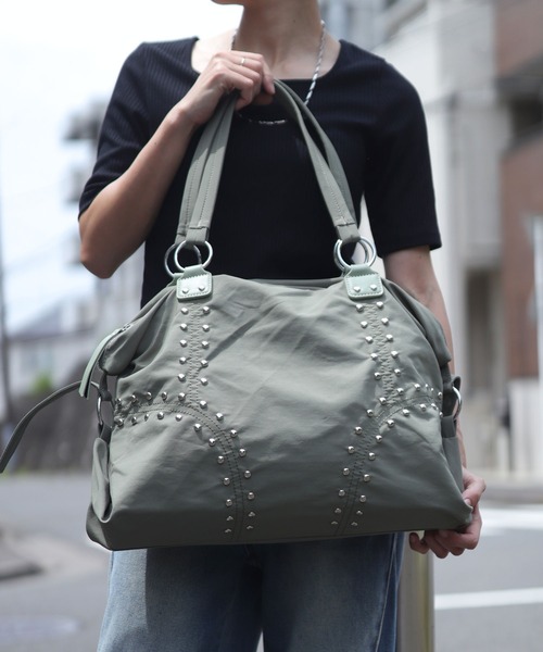 florist（フローリスト）の「【A4収納・軽い◎】スタッズラインボストンバッグ/ショルダーバッグ（ボストンバッグ・レディース・ベージュ/モカ/ブラック/オフホワイト/グリーン・FREE）」の21枚目の写真