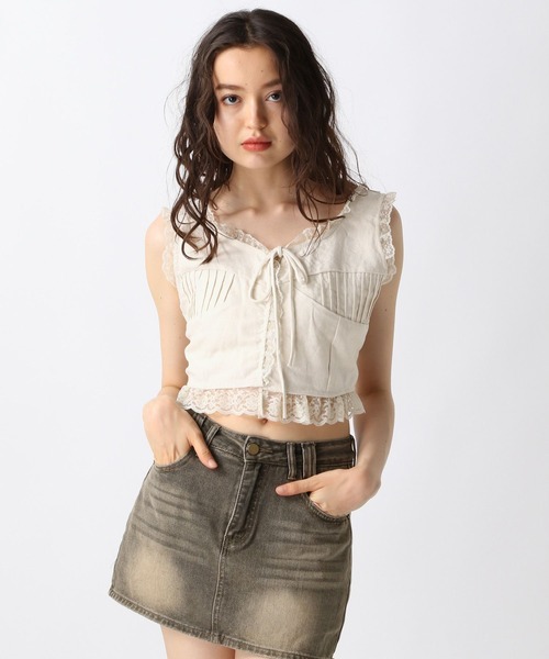 FOREVER 21（フォーエバー トゥエンティーワン）の「【2025SS】フリルコットンジレ（ベスト・レディース・ブラック/ナチュラル・FREE）」の2枚目の写真