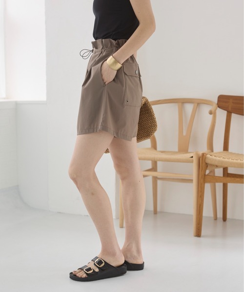 ANGIE(アンジー)の「【接触冷感/撥水/UVケア/ストレッチ/シワになりにくい】ウエストギャザーショートパンツ(その他パンツ・レディース・ベージュ/アイボリー/ブラック・FREE)」の6枚目の写真