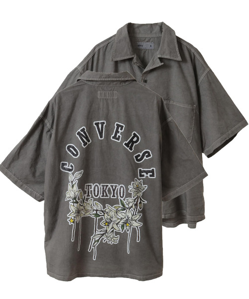 CONVERSE TOKYO（コンバーストウキョウ）の「PIGMENT DYE BACK FLOWER PRINT SHIRT（シャツ/ブラウス・レディース・サックスブルー/ブラック/ホワイト・MEDIUM/SMALL）」の2枚目の写真