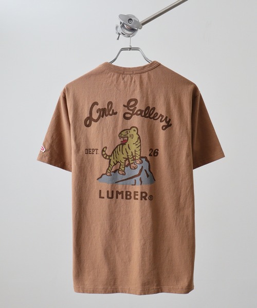 LUMBER（ランバー）の「プリントTシャツ（Tシャツ/カットソー・メンズ・ホワイト系7/ブルーグリーン/カーキ/ホワイト/ブラウン系/ホワイト系2/ホワイト系1/ホワイト系/スモークピンク/ネイビー/ブラック/ピンク系/サックスブルー系/ネイビー系1/ベージュ系2/ベージュ系/ブラック系3/ブラック系1/ホワイト系6/ホワイト系4/ウッド/ピンク系3/ピンク系2/ピンク系1/サックスブルー系2/サックスブルー系1/ベージュ系7/ベージュ系6/ベージュ/ネイビー系/ベージュ系8/ベージュ系3/ベージュ系1/ブラック系4/ブラック系2/ホワイト系5/ホワイト系3/ライトブルー/ベージュ系5/ベージュ系4/ブラック系/ホワイト系9/ホワイト系8・L/M/XL）」の18枚目の写真
