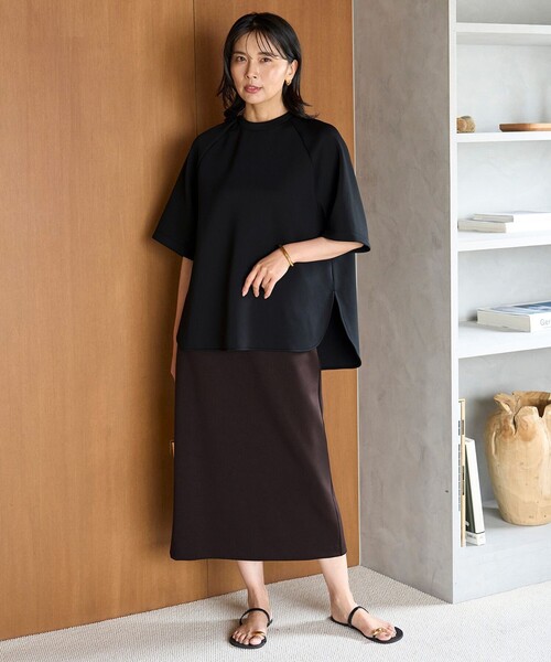 UNFILO(アンフィーロ)の「BEAUTY FORM JERSEY Light バックZIPトップス(Tシャツ/カットソー・レディース・ブラック系/ホワイト系/ダークブラウン系・X-LARGE)」の5枚目の写真