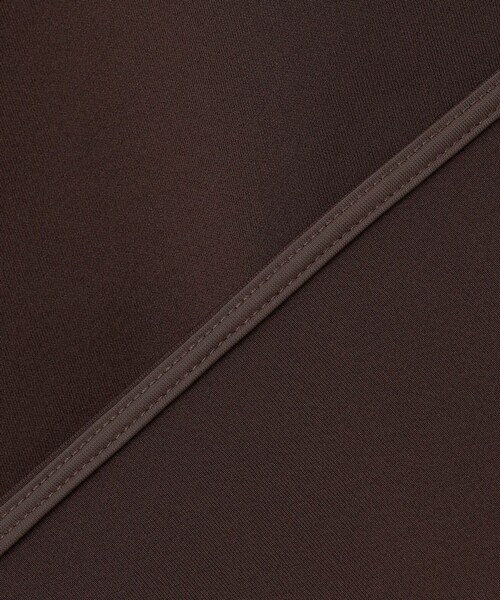 UNFILO(アンフィーロ)の「BEAUTY FORM JERSEY Light バックZIPトップス(Tシャツ/カットソー・レディース・ブラック系/ホワイト系/ダークブラウン系・X-LARGE)」の17枚目の写真