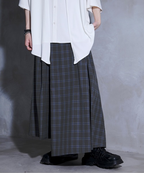 Ellno Loset(エルノロゼット)の「【黒色コラボ】アシメプリーツスカンツ(その他パンツ・メンズ・ブルー系その他/ブラック/グレー系その他・MEDIUM/LARGE/SMALL)」の4枚目の写真