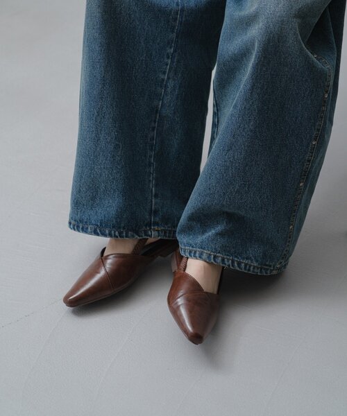 Kastane（カスタネ）の「クロストゥパンプス（パンプス・レディース・ブラウン/ブラック/シルバー・38/37/36）」の4枚目の写真