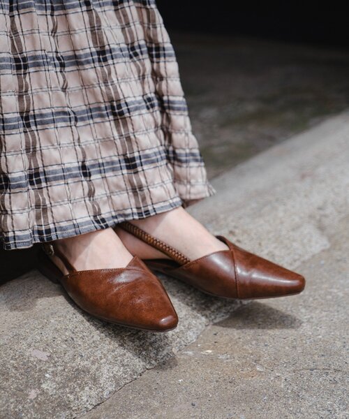 Kastane（カスタネ）の「クロストゥパンプス（パンプス・レディース・ブラウン/ブラック/シルバー・38/37/36）」の7枚目の写真