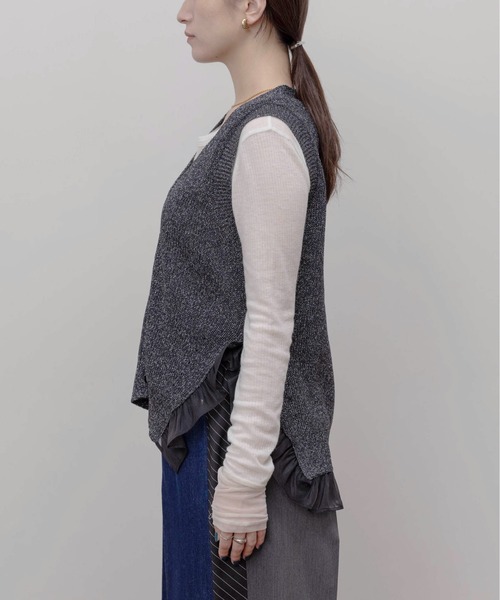 Eimee Law（エイミーロウ）の「フリルヘムラメニットジレ（ベスト・レディース・ブラック/チャコールグレー/モカ・FREE）」の12枚目の写真