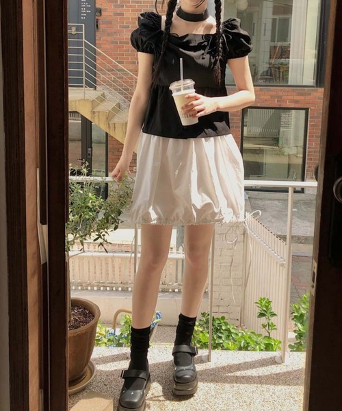 MAISON DE THERESE（メゾン ド テレーズ）の「パフスリーブリボンギャザーブラウス（シャツ/ブラウス・レディース・ブラック/ホワイト・FREE）」の5枚目の写真