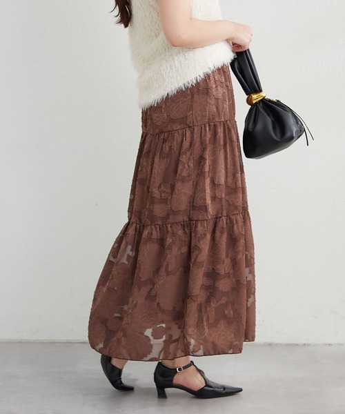 continuer de NICE CLAUP(コンティニューデナイスクラップ)の「花柄JQDティアードスカート(スカート・レディース・ブラウン/ブラック/アイボリー・FREE)」の18枚目の写真