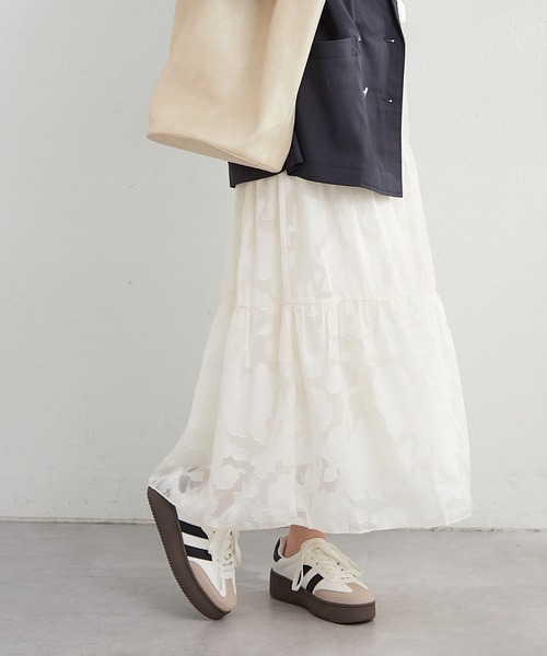 continuer de NICE CLAUP(コンティニューデナイスクラップ)の「花柄JQDティアードスカート(スカート・レディース・ブラウン/ブラック/アイボリー・FREE)」の9枚目の写真