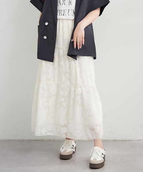continuer de NICE CLAUP(コンティニューデナイスクラップ)の「花柄JQDティアードスカート(スカート・レディース・ブラウン/ブラック/アイボリー・FREE)」の11枚目の写真