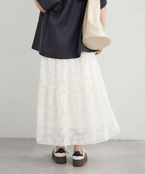 continuer de NICE CLAUP(コンティニューデナイスクラップ)の「花柄JQDティアードスカート(スカート・レディース・ブラウン/ブラック/アイボリー・FREE)」の12枚目の写真