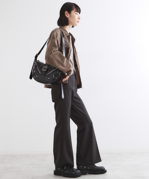 tk.TAKEO KIKUCHI（ティーケータケオキクチ）の「【FANCYシリーズ】スタッズクレセントショルダーバッグ（ショルダーバッグ・メンズ・ブラウン系その他/ブラック/ベージュ系/グレー系1・00）」の5枚目の写真