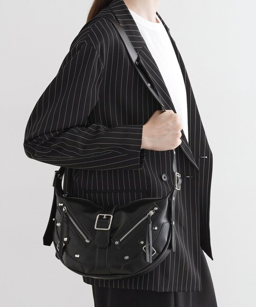 tk.TAKEO KIKUCHI（ティーケータケオキクチ）の「【FANCYシリーズ】スタッズクレセントショルダーバッグ（ショルダーバッグ・メンズ・ブラウン系その他/ブラック/ベージュ系/グレー系1・00）」の14枚目の写真