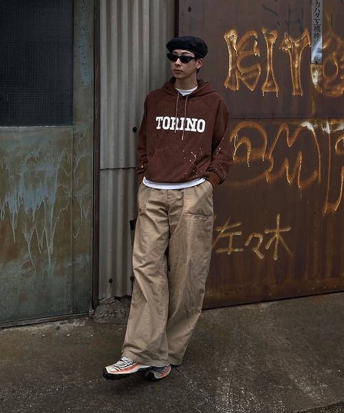 MandO（Auntie Rosa）（エムオー）の「ヴィンテージペイントカレッジロゴパーカー（パーカー・メンズ・チャコールグレー/ブラウン・LARGE/MEDIUM/SMALL）」の3枚目の写真