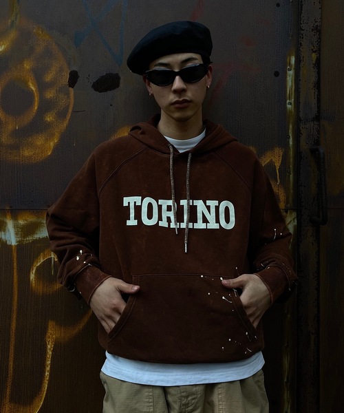 MandO（Auntie Rosa）（エムオー）の「ヴィンテージペイントカレッジロゴパーカー（パーカー・メンズ・チャコールグレー/ブラウン・LARGE/MEDIUM/SMALL）」の5枚目の写真