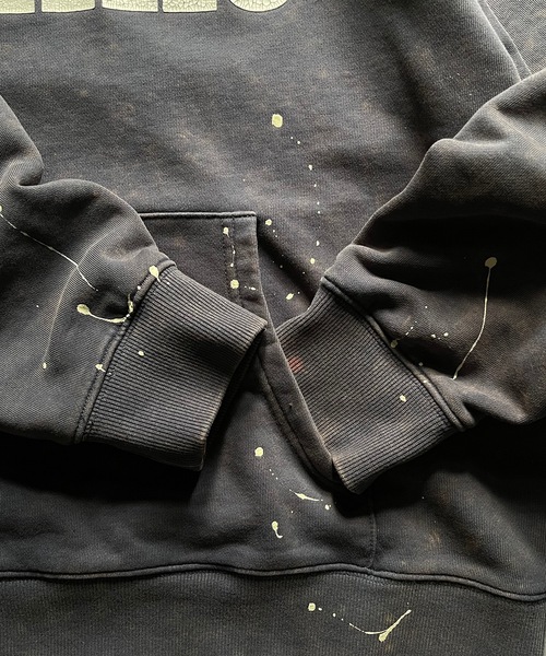 MandO（Auntie Rosa）（エムオー）の「ヴィンテージペイントカレッジロゴパーカー（パーカー・メンズ・チャコールグレー/ブラウン・LARGE/MEDIUM/SMALL）」の15枚目の写真