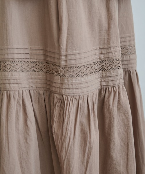 Crisp（クリスプ）の「タックデザインレースティアードスカート（スカート・レディース・アイボリー/ブラウン・FREE）」の10枚目の写真