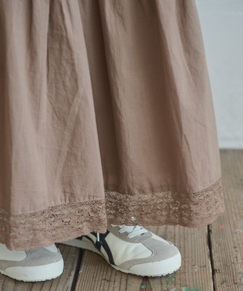 Crisp（クリスプ）の「タックデザインレースティアードスカート（スカート・レディース・アイボリー/ブラウン・FREE）」の11枚目の写真