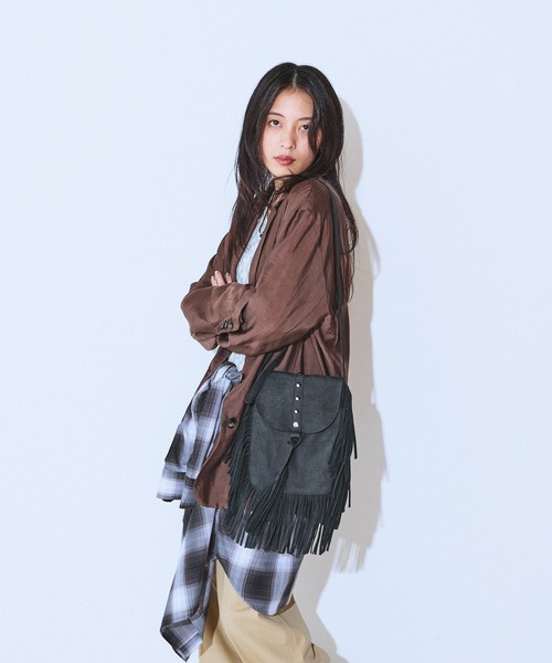 JEANASIS（ジーナシス）の「レザ－フリンジショルダー/579605（ショルダーバッグ・レディース・ブラウン/ブラック・FREE）」の2枚目の写真