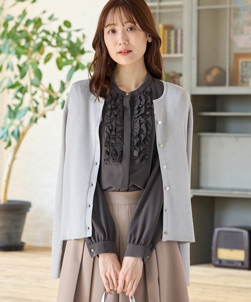 Honeys（ハニーズ）の「胸元フリルブラウス（シャツ/ブラウス・レディース・グレイッシュベージュ/アイボリー/ボルドー/チャコール・S/M/LL/L）」の15枚目の写真