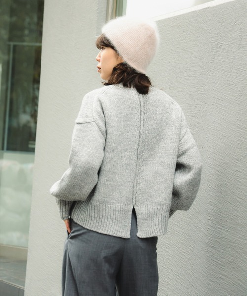 B:MING by BEAMS（ビーミングバイビームス）の「バック スリット ハイネック（ニット/セーター・レディース・ブラック/オフホワイト/ピンク/ライトグレー・ONE SIZE）」の7枚目の写真