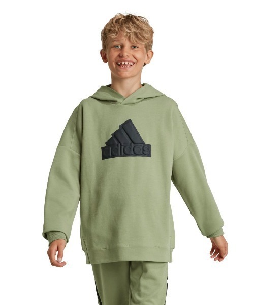 adidas(アディダス)の「アディダス adidas フューチャー アイコン ロゴ フード付きスウェット(スウェット・キッズ・オリーブ/ブラック/ネイビー・160cm/130cm/140cm/150cm)」の1枚目の写真