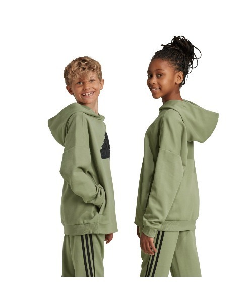adidas(アディダス)の「アディダス adidas フューチャー アイコン ロゴ フード付きスウェット(スウェット・キッズ・オリーブ/ブラック/ネイビー・160cm/130cm/140cm/150cm)」の15枚目の写真