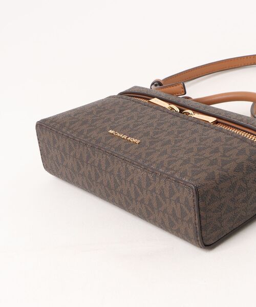MICHAEL KORS(マイケルコース)の「JANA コンバーチブル クロスボディ エクストラスモール - MKシグネチャー(ショルダーバッグ・レディース・ブラウン系その他・FREE)」の7枚目の写真