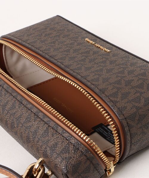 MICHAEL KORS(マイケルコース)の「JANA コンバーチブル クロスボディ エクストラスモール - MKシグネチャー(ショルダーバッグ・レディース・ブラウン系その他・FREE)」の8枚目の写真