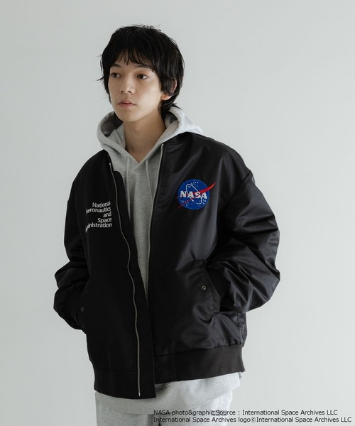 LOWRYS FARM（ローリーズファーム）の「【LFM(U)】NASAナイロンMA-1　 600182（ブルゾン・メンズ・グレー/ブラック・MEDIUM/LARGE）」の22枚目の写真