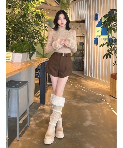Darich（ダーリッチ）の「サイドスリットハイウエストショートパンツ（その他パンツ・レディース・グレー/ブラウン/ブラック・M/S）」の4枚目の写真