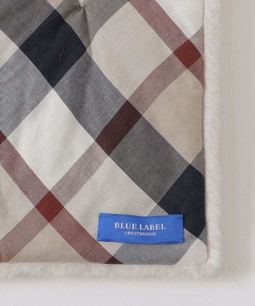 BLUE LABEL CRESTBRIDGE（ブルーレーベルクレストブリッジ）の「フェイクファーティペット（マフラー・レディース・チャコールグレー/ピンク系その他2/ホワイト系その他・FREE）」の4枚目の写真