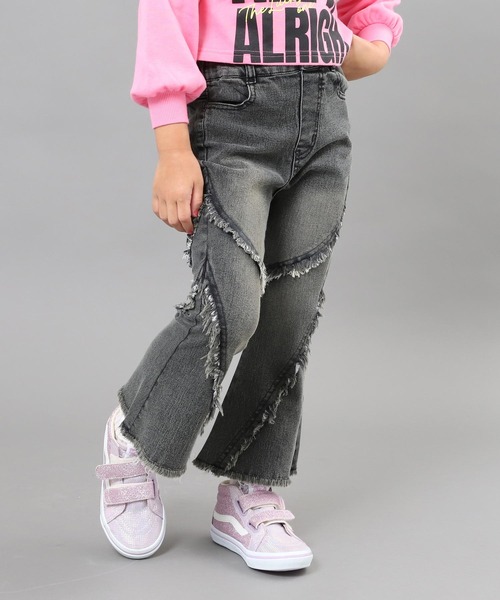 ANAP kids（アナップキッズ）の「フレンジ フレア デニム パンツ【ジュニアお揃い】（デニムパンツ・キッズ・ブルー/ブラック・130/120/110）」の2枚目の写真