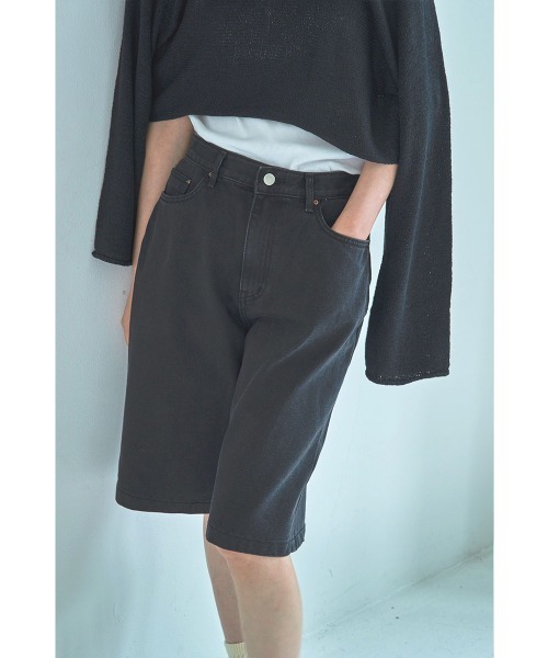 marjour（マージュール）の「DENIM BERMUDA SHORTS（デニムパンツ・レディース・ブラック・M）」の4枚目の写真