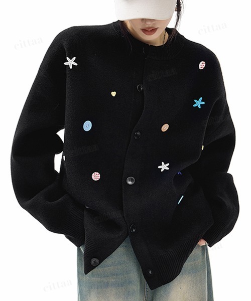 Dalfwin（ダールフィン）の「韓国ファッション ランダムボタンデザインニットカーディガン（カーディガン/ボレロ・レディース・ブラック/グレー・FREE）」の5枚目の写真