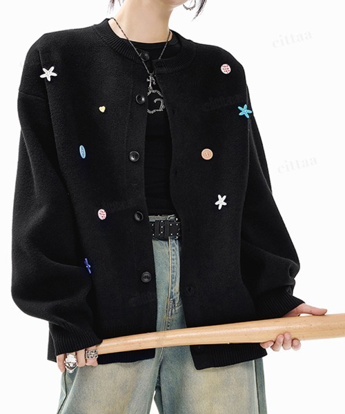 Dalfwin（ダールフィン）の「韓国ファッション ランダムボタンデザインニットカーディガン（カーディガン/ボレロ・レディース・ブラック/グレー・FREE）」の10枚目の写真