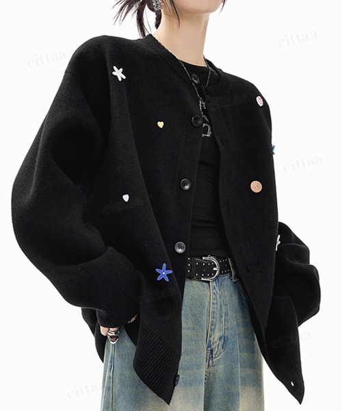 Dalfwin（ダールフィン）の「韓国ファッション ランダムボタンデザインニットカーディガン（カーディガン/ボレロ・レディース・ブラック/グレー・FREE）」の7枚目の写真