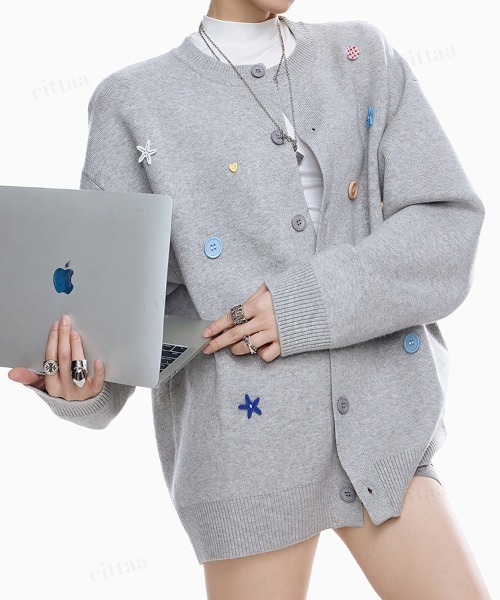 Dalfwin（ダールフィン）の「韓国ファッション ランダムボタンデザインニットカーディガン（カーディガン/ボレロ・レディース・ブラック/グレー・FREE）」の19枚目の写真