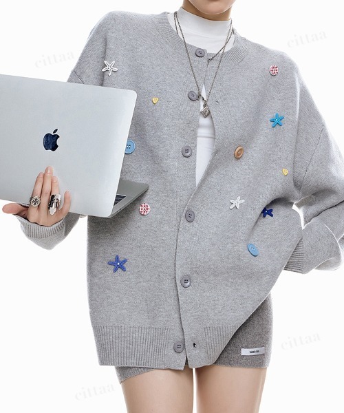 Dalfwin（ダールフィン）の「韓国ファッション ランダムボタンデザインニットカーディガン（カーディガン/ボレロ・レディース・ブラック/グレー・FREE）」の20枚目の写真