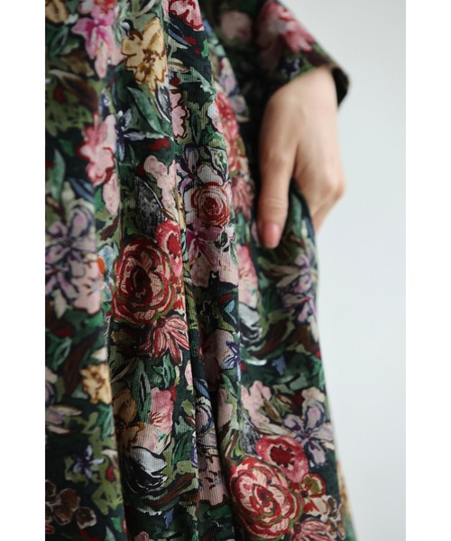 cawaii(カワイイ)の「ヴィンテージ風花柄プリントのコットンコーデュロイミディアムワンピース(ワンピース・レディース・マルチ・FREE)」の12枚目の写真