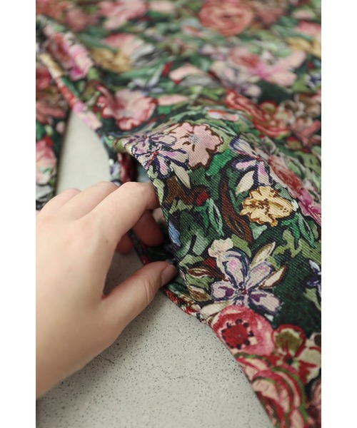 cawaii(カワイイ)の「ヴィンテージ風花柄プリントのコットンコーデュロイミディアムワンピース(ワンピース・レディース・マルチ・FREE)」の13枚目の写真